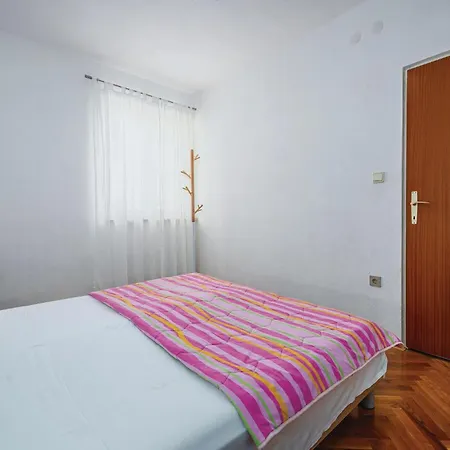 Apartment In With Kitchen *